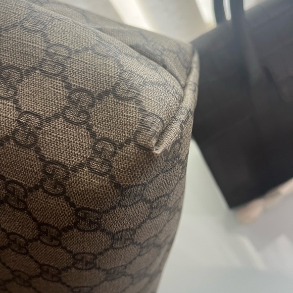 GUCCI GG SUPREME MONOGRAM TOTE - Picture 12 of 16